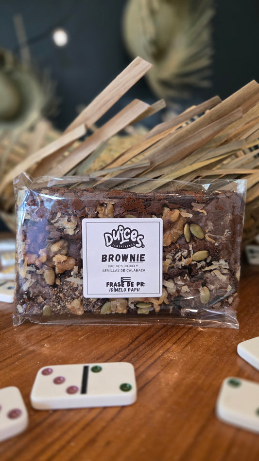 Brownie de Nueces, Coco Rallado y Semillas de Calabaza